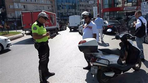 Eskişehir'de polis ekipleri Barlar Sokağını denetledi.
