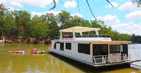 Essential Guide To Houseboat Hire in Echuca