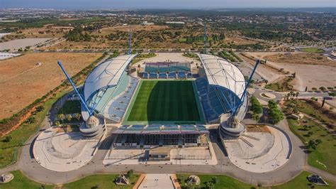 Estádio algarve. The Algarve boasts more than 100 beaches, including the 10-km-long Praia da Falésia in Albufeira which is a sandy beach that's ideal for long strolls. Praia da Marinha in Lagoa features wonderfully photogenic limestone rock formations while the family-friendly Praia de Odeceixe in Odeceixe has a peaceful river side plus an ocean side, the ... 