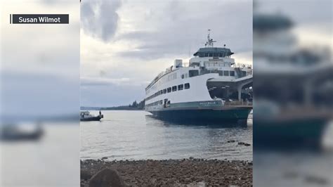 Estancamiento de ferry deja al menos 600 personas varadas abordo