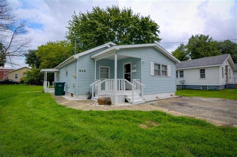 Ryan Dallas RYAN DALLAS REAL ESTATE. $29,000. 3 Beds. 1 Bath. 1,400 Sq Ft. 1615 E Lawrence St, Decatur, IL 62521. This 3 bedroom, 1 bath home holds endless possibilities to add to your portfolio. Conveniently located just minutes from parks, shopping and restaurants in the heart of Decatur.
