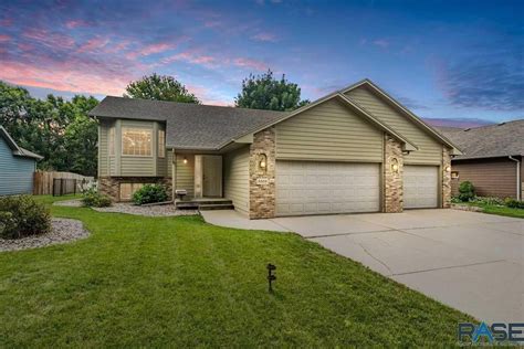 Homes for sale in E 33rd St, Sioux Falls, SD have a median listing home price of $318,800. There are 3 active homes for sale in E 33rd St, Sioux Falls, SD, which spend an average of 52 days on the ...