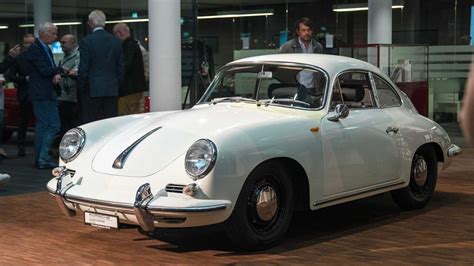 Este Porsche 356 SC de 1964 es un sutil art car pintado a mano