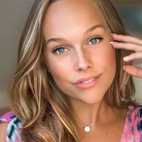 Estelle berglin single. Dein Dated Estelle Berglin after Breaking up with Willow. Post-breakup with Willow, the social media influencer, found love in Swedish model Estelle Berglin. They started dating in August 2019. On August 26, 2020, Dein even took to his Facebook to share his happiness on completing the couple's one-year … 