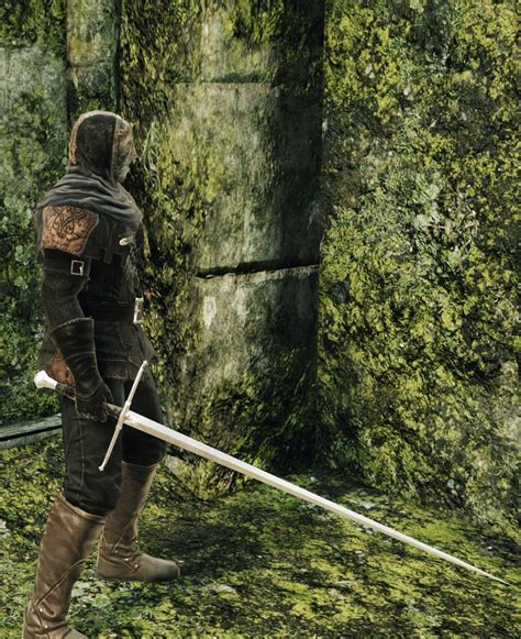 Estoc dark souls. In-Game Description. A large thrusting sword with a blade. The sturdy, slender long blade is designed. to pierce the armor of enemies, and its. strong attack can even inflict damage upon. foes hiding behind shields. Though primarily a thrusting sword, its blade. can also be used to slash your enemy. 