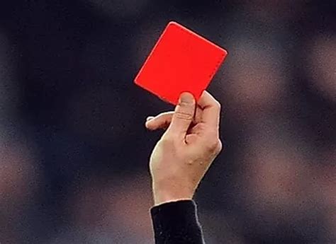 Estrategia de apuestas de tarjeta roja de fútbol.