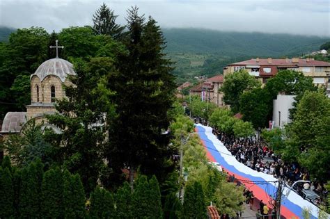 Ethnic Serbs in Kosovo gather again, threaten to take over northern municipality