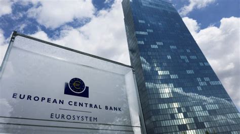 Europe’s central bank backs big rate hike despite bank chaos