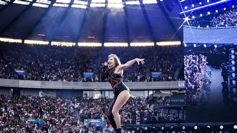 On Thursday July 4th, Friday July 5th and Saturday July 6th, 2024, Taylor Swift will perform in the Johan Cruijff ArenA with The Eras Tour. Who is Taylor Swift?. 
