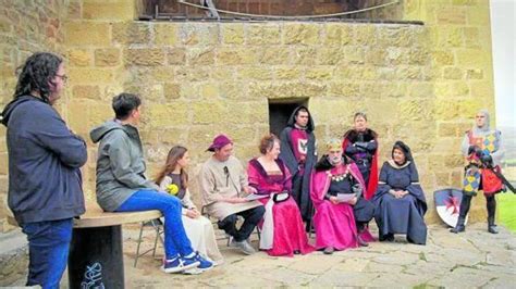 Eva Hache comienza La Paisana con una visita a Artajona