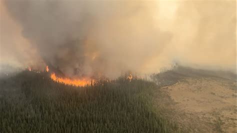 Evacuee numbers fall in Alberta wildfires as firefighters brace for hot weather
