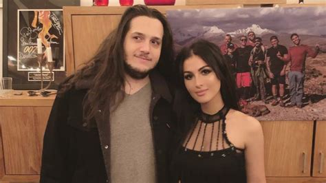 Nov 9, 2022 · In 2016, Evan Sausage and SSSniperwolf ended their relationship, and she made a YouTube video about the two of them. The title of the video that was uploaded on May 24 was “We Split Up.” She uploaded a video to her channel on June 9 with the title “We Got Back Together” that portrayed SSSniperwolf and Evan Sausage getting back together. . 