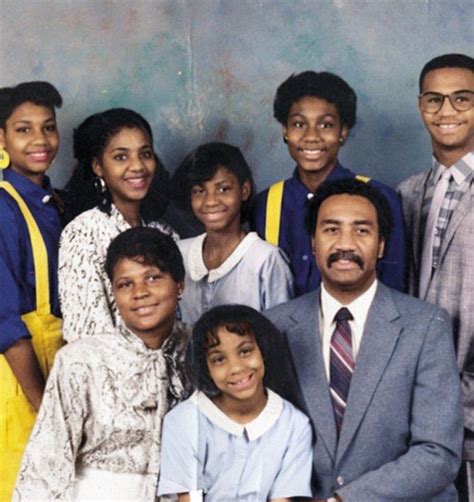 Evelyn braxton children. Traci Renee Braxton was born on April 2, 1971, the third child of Michael and Evelyn. The Braxton children were raised in a religious household in Severn, Md. Their father was a part-time preacher ... 