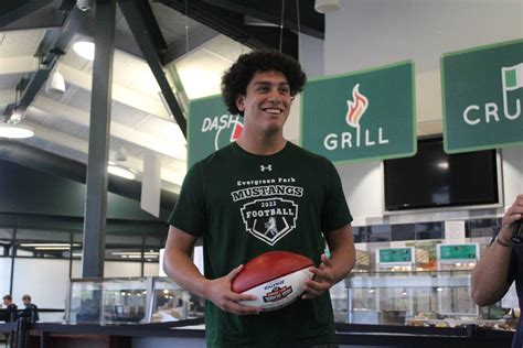 Evergreen Park athlete lauded by Bears for ‘making a difference, setting an example’