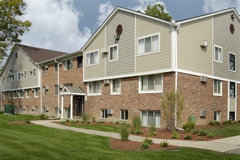 Evergreen apartments ann arbor. Evergreen Apartments is located in a quiet neighborhood, surrounded by single family homes and next to a golf driving range. A perfect location for families and friends, Evergreen's in the Ann Arbor public school district. Nearby, you're just a walk or 5 minute drive to affordable grocery stores like Aldi and Kroger. 