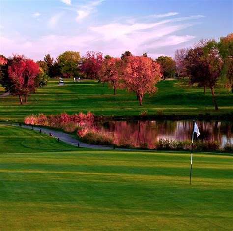 Evergreen country club. Evergreen Country Club, a combination of quality and value featuring 27 holes of golf open to the public. Plus, banquet, wedding, and catering facilities, and The PUB. Evergreen is known as the best golf value and the perfect place for golf outings. Located in southern Wisconsin, just north of Lake Geneva, in Elkhorn, Wisconsin 