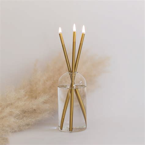 Everlasting candle. Everlasting Candle Co. offers a range of steel candles that are housed in glass vases and burn cleanly for 50 hours. Learn more about their products, Pristine Oil® and how to … 