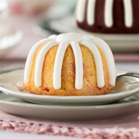 Bundt cakes are a classic dessert loved by many for their moist and flavorful texture. While making a bundt cake from scratch can be time-consuming, using a cake mix can save you b.... 