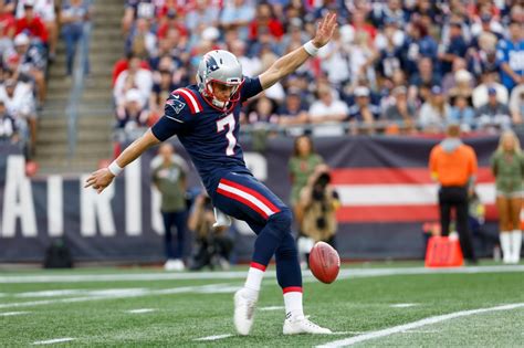 Ex-Patriots All-Pro punter Jake Bailey signs with Dolphins as Thomas Morstead leaves Miami for Jets