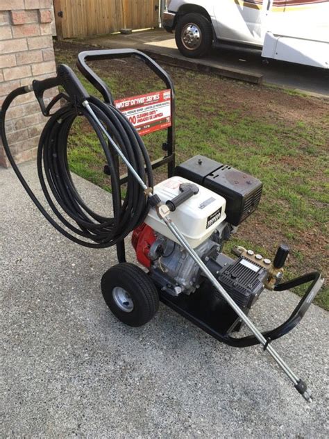 With the BE3265HA, you will get next level performance compared to residential pressure washers. Commercial-grade Honda GX200 engine. Includes: (1) Gas Pressure Washer, (1) Hose, (1) Gun wand, (4) Spray nozzles. Commercial-grade AR triplex pump. Horizontally mounted pump last up to 50% longer than vertically mounted pumps.