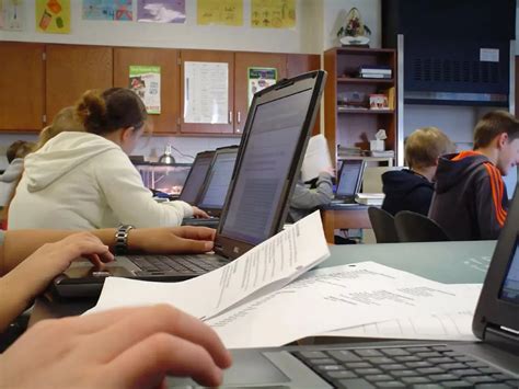 Examining Computer Networking in Today s Schools
