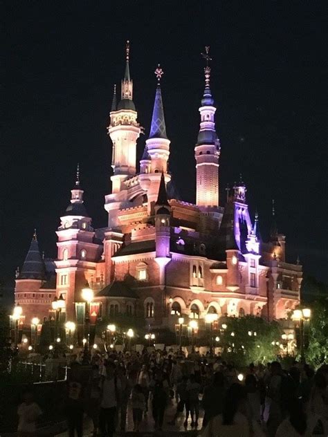 Exclusive Shanghai Disneyland© Vacation Deals - Travelocity.com