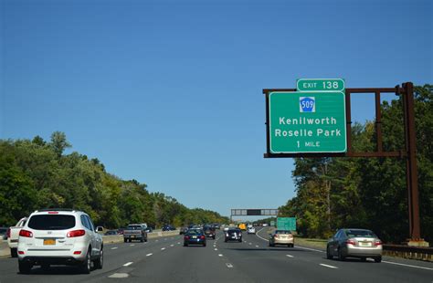 Two lanes depart Garden State Parkway south for U.S. 1 in Woodbridge. There is no return southbound access as the Parkway prepares to split with a lengthy distributor roadway (Exit 129) for Interstate 95 (New Jersey Turnpike), Middlesex County 501, and U.S. 9 south to Interstate 287 north and Route 440 north. 06/30/05.