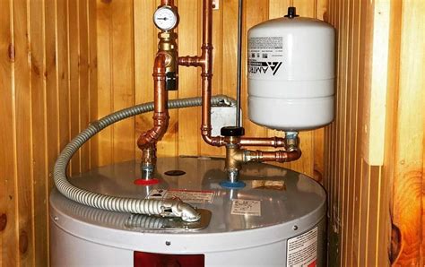 Expansion tank for hot water heater. As water heats inside the water heater and exceeds the capacity of the tank, the overflow rushes into the expansion tank. When an expansion tank is installed, the extra water volume automatically rushes into the tank. This lowers the water pressure inside your water heater to safe levels, protecting your tank (and other water appliances) from ... 