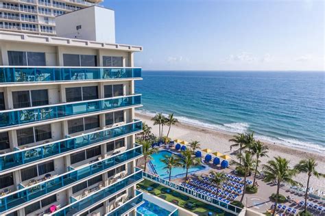 What are some of the best hotels with ocean views in Fort Lauderdale? Margaritaville Hollywood Beach Resort is a 4-star hotel just 5 minutes walk from Hollywood Beach. It offers 3 outdoor pools, 8 restaurants, 3 pool bars, a full-service spa, and a 24-hour fitness center.. 