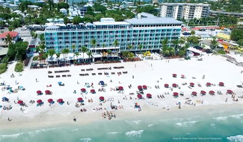 Get a Great Deal on 5-Star Hotels in Fort Myers. You can expect high quality from your hotel. Michelin-starred restaurants, exceptional customer care, and fabulous spa offerings are all on offer. We've got 54 hotels in Fort Myers, some of which will have exactly what you desire. . 
