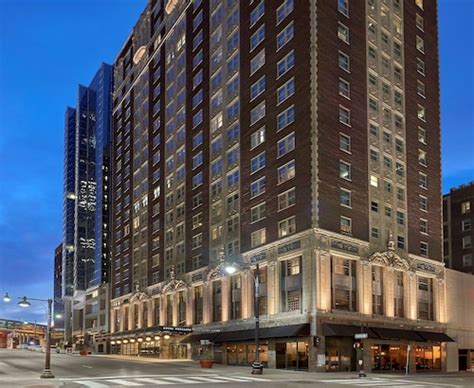 Experience fantastic views on your travels by booking Kansas City hotels with balconies. We have 14 hotels with balconies in Kansas City, KS for you because no holiday is complete without a hotel room with a balcony overlooking an incredible vista. Book now and pay later with Expedia!. 
