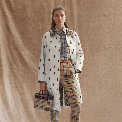 Expensive clothes. Incredible fashion for incredible women. Shop our edit of women's fashion, beauty and lifestyle from over 800 of the world's top brands at NET-A-PORTER. 
