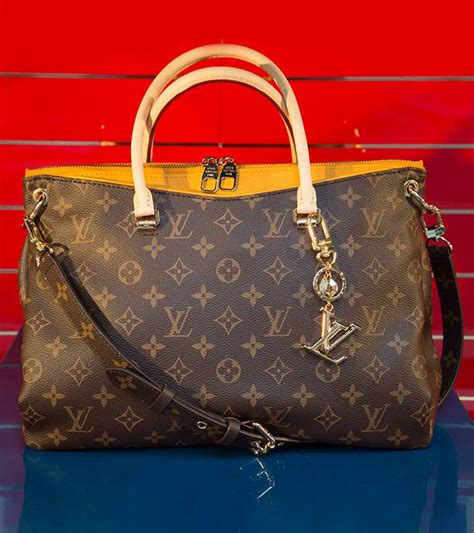 Expensive purse brands. The fashion industry is constantly evolving, with new trends and styles emerging every season. One brand that has managed to stay at the forefront of this ever-changing landscape i... 
