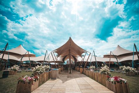 Experience the Grandeur of the Magnificent Greens Tent Package