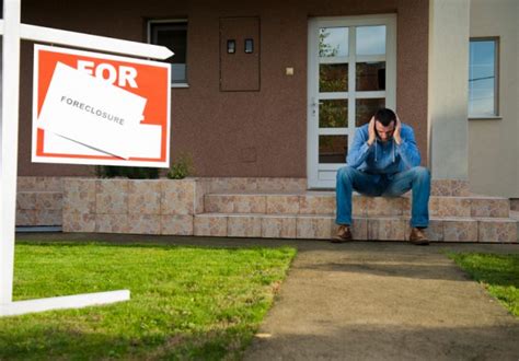 Explaining the process of a home foreclosure