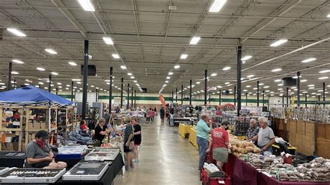 For over 25 years....The best flea market in East Tennessee! The Knoxville Flea Market has featured 250+ vendors 9 times a year at the Knoxville Expo Center.. 
