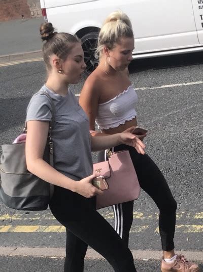 r/exposedinpublic: Girls who like to show off in public