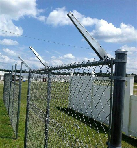 ExtendAnArm Barbed Wire Barbwire Extension Chain Link Fence Set 2