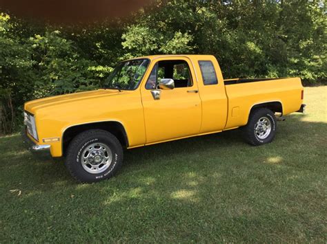 Extended cab square body. 2-87s. 5-1/2 ton 4wds (all 85 Chevys) 3-3/4 ton 2wds. 4-3/4 ton 4wds. 2- 1 ton extednded cabs (cabs are correct, dont know for sure if they were orignally 1 ton duallies) … 