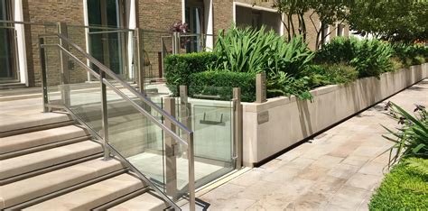 External platform lifts for outdoor installation