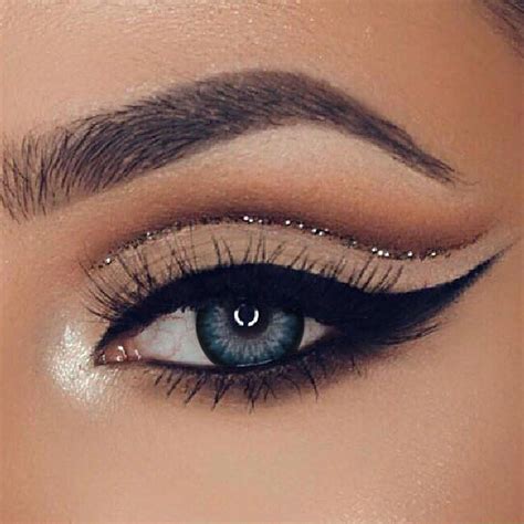 Eye makeup eye makeup. Mahakosh oil is a popular ingredient that has gained recognition not only in the culinary world but also in the realm of cosmetics. Known for its versatility and numerous benefits,... 