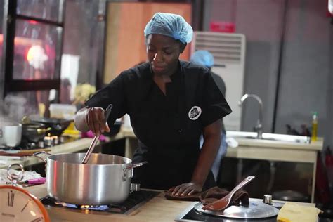 Eyeing new global record, Nigerian chef cooks for nearly 100 hours