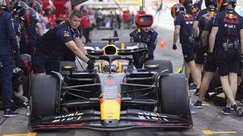 F1 leader Verstappen has pole position at Japan GP after record winning streak ended in Singapore