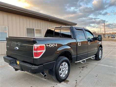 A Ford F150’s fuel tank capacity varies between 23 and 36 gallons depending on whether or not the purchased vehicle is standard or extended range. The Ford F150’s cab style also af.... F150 supercab