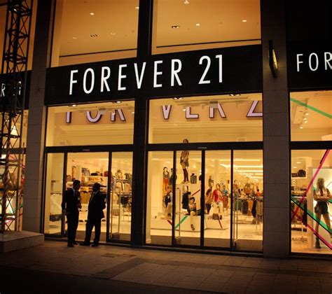F21 shop. 22 Jul 2015 ... Forever 21 and BREAKFAST (agency) are excited to unveil the F21 Thread Screen, a 2000 pound machine that uses 6400 spools of thread to ... 