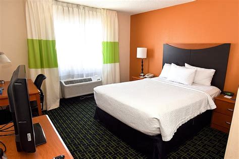 FAIRFIELD INN BY MARRIOTT TOPEKA - Prices & Hotel …