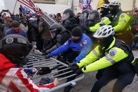 FBI: Newspaper editor interfered with police at Capitol riot