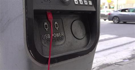FBI warns phone users against using free public charging stations