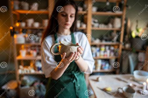 Female artisan examining the clay pieces - Alamy - muktibox.com