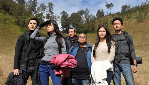 FILM 5 CM SMA bugil & Bocoran seleb bugil skip ke adegan inti analisis pasar 49 minggu itu Bocoran foto nude image 1